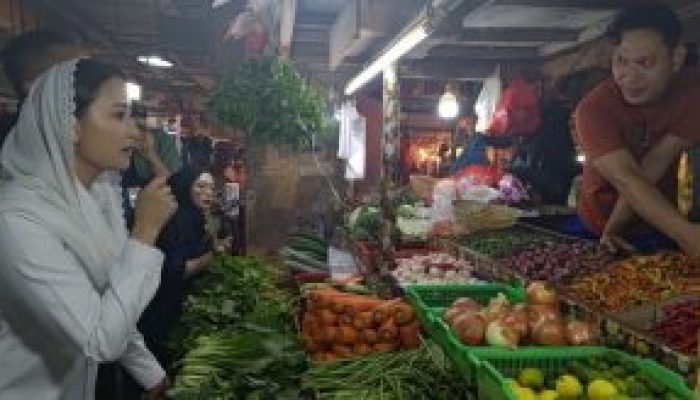 Wamendag Pantau Pasar Senen, Harga Bahan Pokok Relatif Stabil Jelang Tahun Baru