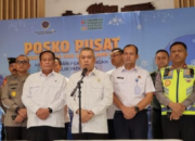 Menhub Dudy Purwagandhi, saat memberikan keterangannya bersama BMKG, BNPB, TNI, Polri, Basarnas, BUMN di Kantor Kementerian Perhubungan, Jakarta