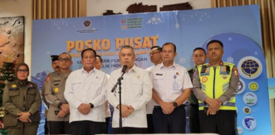 Menhub Dudy Purwagandhi, saat memberikan keterangannya bersama BMKG, BNPB, TNI, Polri, Basarnas, BUMN di Kantor Kementerian Perhubungan, Jakarta