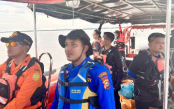 ABK KM Makmur Jaya 89 Jatuh ke Laut di Perairan Bengkalis, Tim SAR Lakukan Pencarian