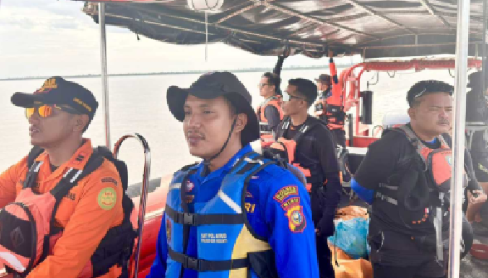ABK KM Makmur Jaya 89 Jatuh ke Laut di Perairan Bengkalis, Tim SAR Lakukan Pencarian