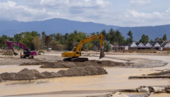 Cegah Banjir Susulan, 50 Alat Berat Diterjunkan Normalisasi Sungai di Sumatera Barat
