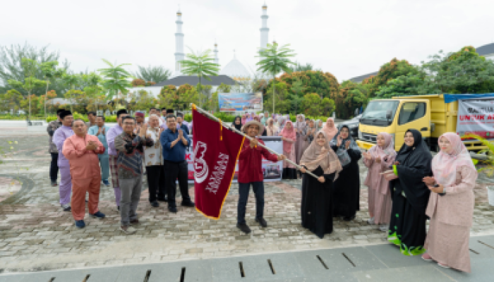 Pendidikan Berbasis Kepedulian, Abdurrab Kirim Relawan dan Bantuan ke Aceh