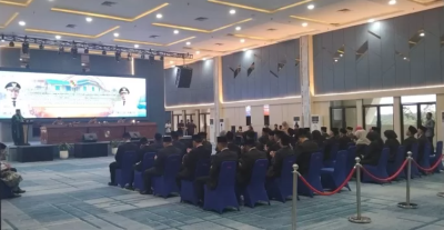 Wawako Pekanbaru, Markarius Anwar, saat melantik sejumlah pejabat di lantai 6 Gedung Utama Kompleks Perkantoran Wali Kota Pekanbaru