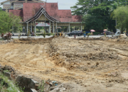 Progres pembangunan Simpang Sebidang di depan Kompleks Purna MTQ Pekanbaru yang segera memasuki tahap pengaspalan