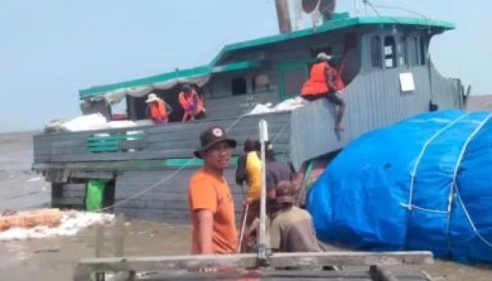 Kapal Sembako Rute Tanjung Balai–Selat Panjang Tenggelam di Perairan Sepahat
