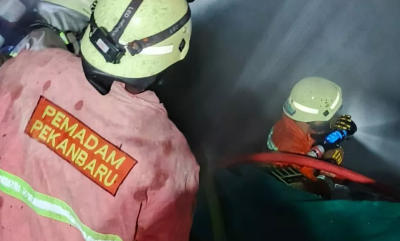 Ruko Toko Lampu di Sudirman Pekanbaru Terbakar, Tujuh Armada Damkar Dikerahkan