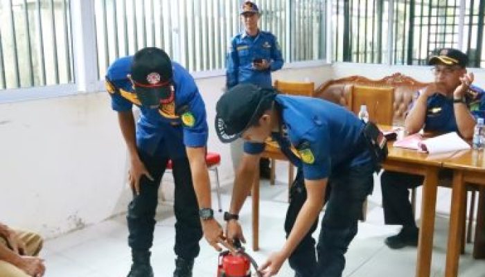 Perkuat Budaya Siaga, Damkar Inhil Edukasi Penggunaan APAR di Diskominfopers