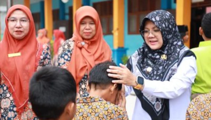 Bupati Afni Luncurkan Program Seragam Gratis Baznas, Sasar Ribuan Pelajar Siak
