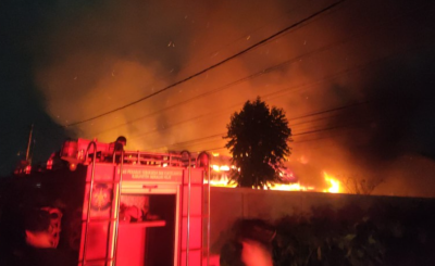 Kebakaran di Kawasan Padat Penduduk Tembilahan, Damkar Alami Kendala Air