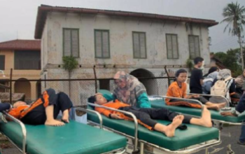 Lantai Tangsi Belanda Siak Ambruk Saat Study Tour, Belasan Pelajar Dilarikan ke Rumah Sakit