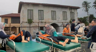 Lantai Tangsi Belanda Siak Ambruk Saat Study Tour, Belasan Pelajar Dilarikan ke Rumah Sakit