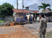 Tiang FO Tumbang Belasan Jam, Pemko Pekanbaru Turunkan Tim Gabungan