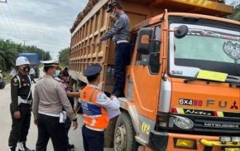 Puluhan Truk Ditindak, Polda Riau Perketat Pengawasan Kendaraan ODOL