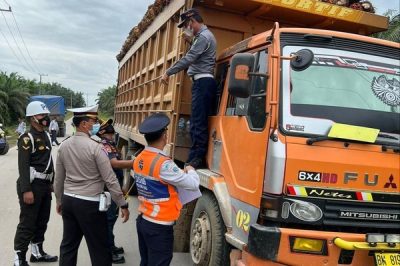 Puluhan Truk Ditindak, Polda Riau Perketat Pengawasan Kendaraan ODOL