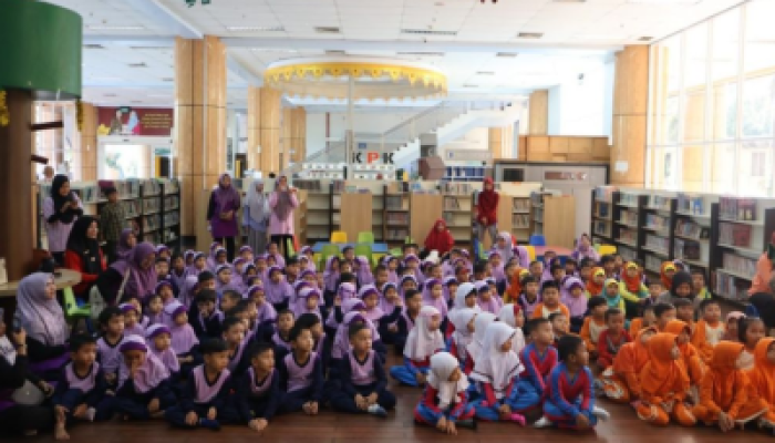 Perkuat Minat Baca Anak, Perpustakaan Soeman Hs Terima Kunjungan Ratusan Pelajar