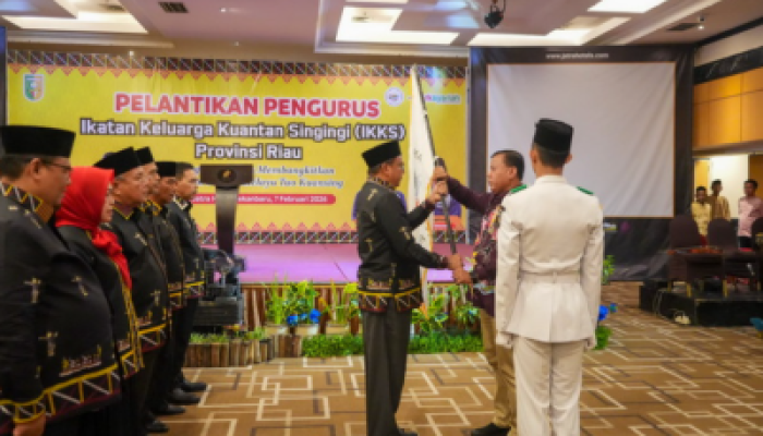 Bupati Suhardiman Lantik Hendrizal sebagai Ketua Umum IKKS Provinsi Riau