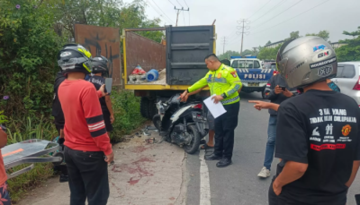 Motor Tabrak Truk Parkir di Rumbai Pesisir, Satu Pelajar Meninggal Dunia