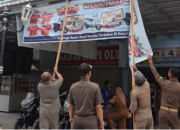 Langgar Izin, Spanduk dan Baliho di Kecamatan Siak Diturunkan Petugas