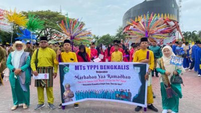 Kompak dan Penuh Spirit, MTs YPPI Bengkalis Ramaikan Pawai Syiar Ramadan