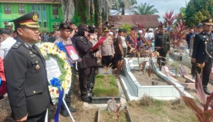 Kapolres Inhil Pimpin Pemakaman Kedinasan AKP Cardi Edi Haryanto di Pekanbaru