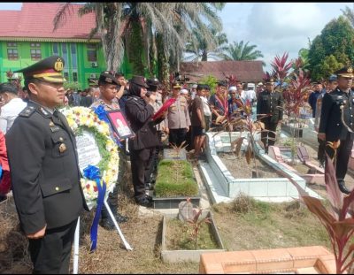 Kapolres Inhil Pimpin Pemakaman Kedinasan AKP Cardi Edi Haryanto di Pekanbaru