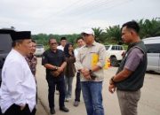 Hari Pertama Ramadan, SF Hariyanto Cek Jalan Rusak di Perbatasan Kampar–Rohul