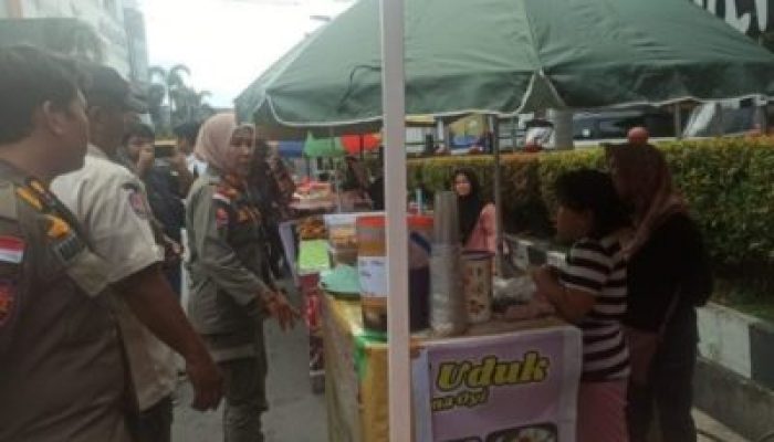 Satpol PP Pekanbaru Ingatkan PKL Tak Gunakan Badan Jalan Saat Jualan Takjil