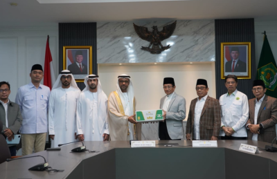 Simbol Persaudaraan, UEA Salurkan Puluhan Ton Kurma ke Indonesia