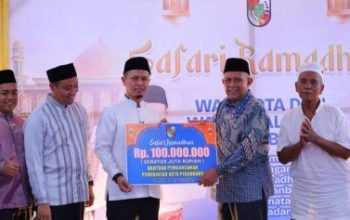 Safari Ramadan di Bukit Raya, Wako Pekanbaru Salurkan Bantuan