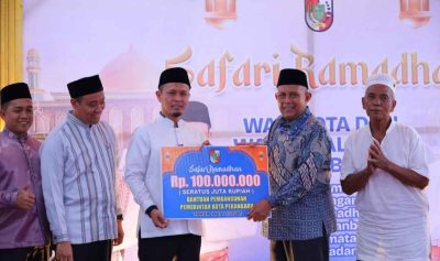 Safari Ramadan di Bukit Raya, Wako Pekanbaru Salurkan Bantuan