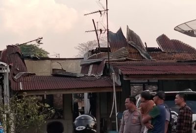 Dua Rumah Dinas Perwira Polisi di Pekanbaru Terbakar, Sejumlah Kendaraan Ikut Hangus