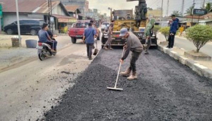 Tambal Sulam hingga Overlay, Pemprov Riau Kebut Perbaikan Jalan Berlubang