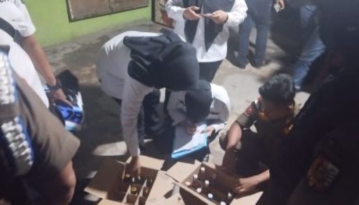 Tiga Tempat Hiburan Kedapatan Buka, Satpol PP Sita Puluhan Botol Miras