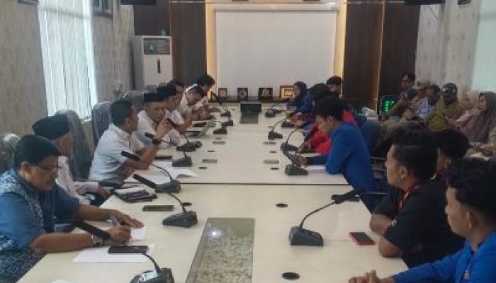 Mahasiswa Bengkalis Hearing dengan Komisi IV DPRD Soal Beasiswa