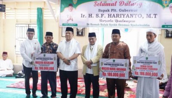 Safari Ramadan di Rohil, SF Hariyanto Salurkan Bantuan untuk Rumah Suluk dan Warga