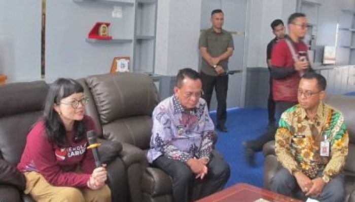 Sekolah Garuda Dirancang Cetak Generasi Unggul, Wamendiktisaintek Tinjau Lahan di Rohil