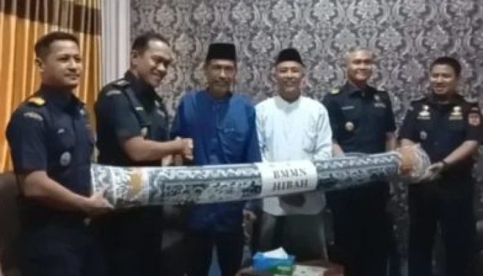 Bea Cukai Bengkalis Hibahkan 41 Rol Karpet ke Dua Pesantren di Bantan