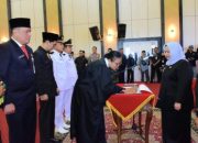 Bupati Kasmarni Lantik Ratusan Pejabat Pemkab Bengkalis, Tekankan Kerja dan Pelayanan