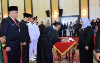 Bupati Kasmarni Lantik Ratusan Pejabat Pemkab Bengkalis, Tekankan Kerja dan Pelayanan