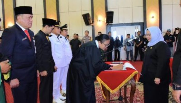 Bupati Kasmarni Lantik Ratusan Pejabat Pemkab Bengkalis, Tekankan Kerja dan Pelayanan