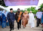 Bupati Bengkalis dan Anggota DPR RI Dewi Juliani Serahkan Paket Sembako di Pinggir