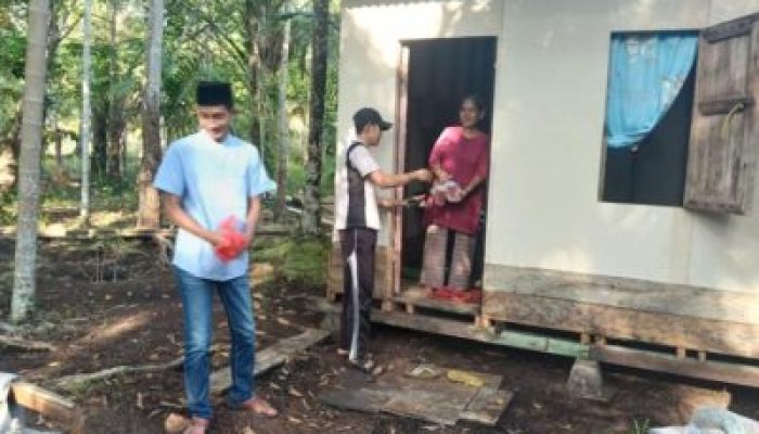 Menjelang Akhir Ramadan, PPDI Bantan Berbagi Takjil di Dua Desa