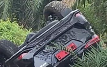 Kecelakaan di Parit 1 Api-Api, Mobil Dinas Wakil Ketua DPRD Bengkalis Masuk Parit