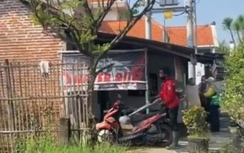 Antisipasi DBD, Warga Peterongan Gelar Fogging Mandiri