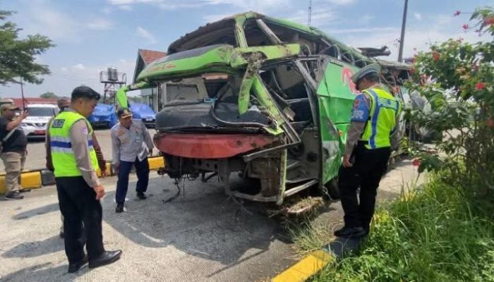 Kecelakaan Bus di Tol Jombang, Sopir Masih Dicari Aparat