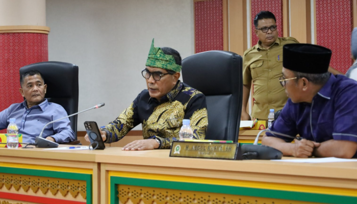 Komisi V DPRD Riau Gelar RDP Bahas Optimalisasi BOSDA dan SPMB