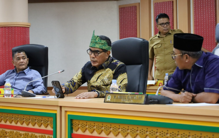 Komisi V DPRD Riau Gelar RDP Bahas Optimalisasi BOSDA dan SPMB