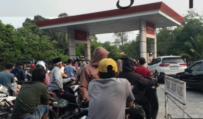 Antrean BBM Mengular di Bengkalis, Warga Keluhkan Aktivitas Ekonomi Terganggu