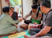 Kapolres Inhil Gelar Jumat Berbagi di Desa Semelur, Warga Sambut Antusias